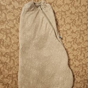 Gunamuna Swaddle sleep sack